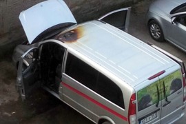 Požar na dva vozila u Bijeljini, mercedes potpuno izgorio