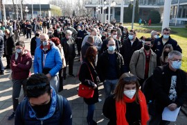 I albanske stjuardese u redu za vakcinaciju u Beogradu
