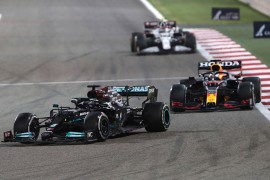 Hamilton slavio na startu nove sozone F1
