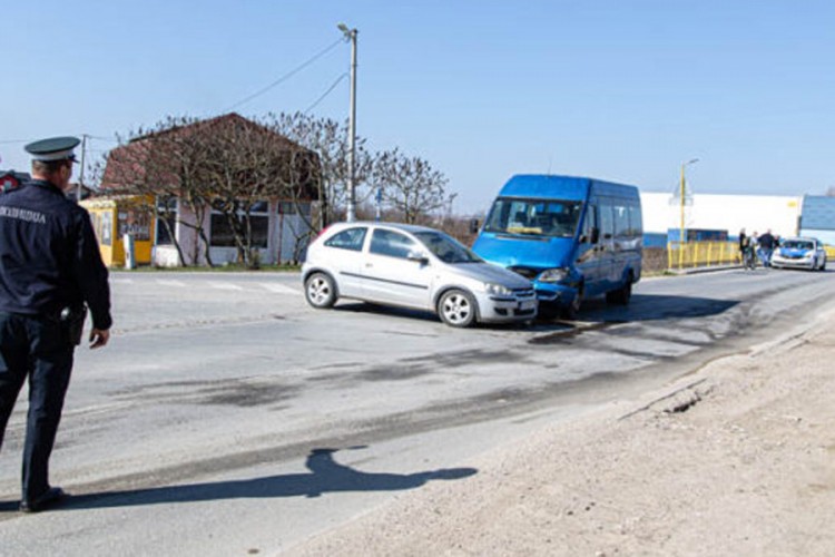 Dvoje djece povrijeđeno u udesu u Prijedoru