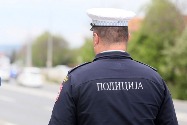 Ugljevičanin vozio bez dozvole, a dužan više oko 8.000 KM