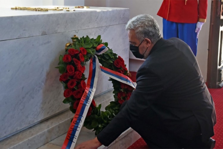 Krivokapić položio vijenac, građani ga uklonili: "Nije ovo Srbija"