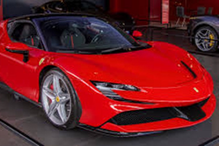 Sa dva Bitcoina plaćen jedan Ferrari