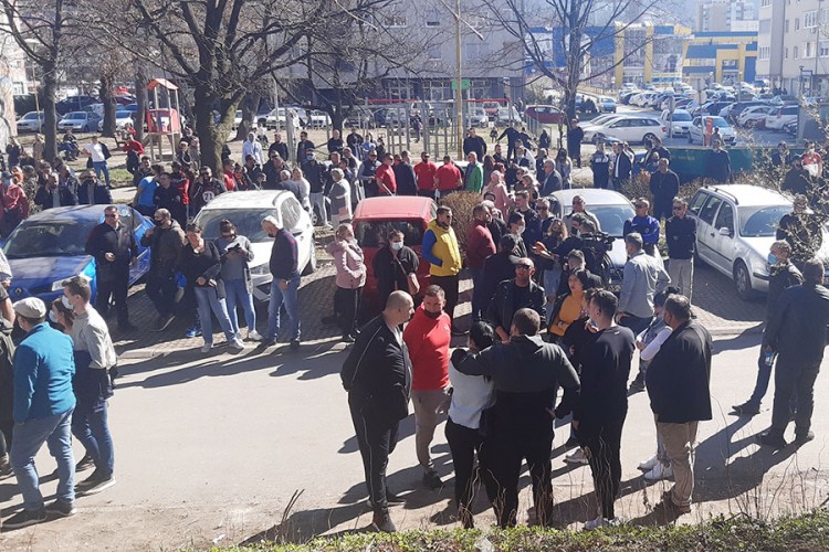 Protestno okupljanje u Tuzli, ugostitelji i muzičari trpe štetu