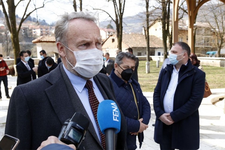 Izetbegović: Tražimo da vakcine koje smo platili ne šalju onima koji plaćaju više