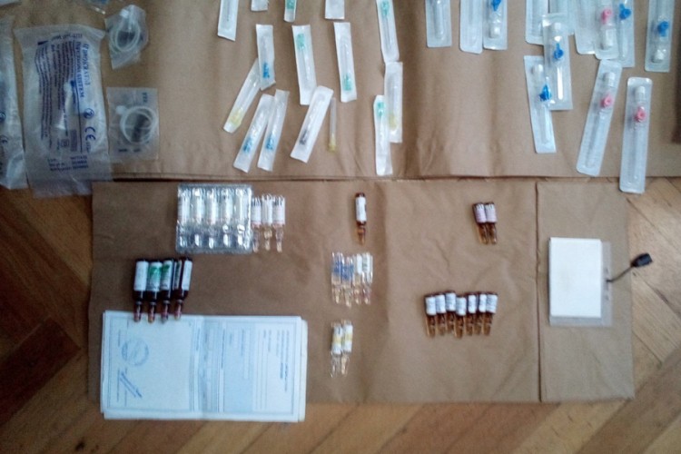 Pretresi u Gradišci - pronađena droga, troje uhapšenih