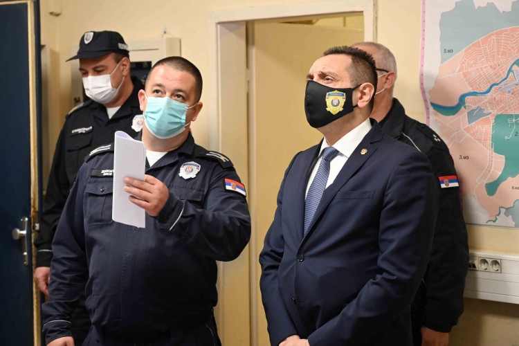 Vulin: Vraćaju se policajci pozornici za bezbednost građana