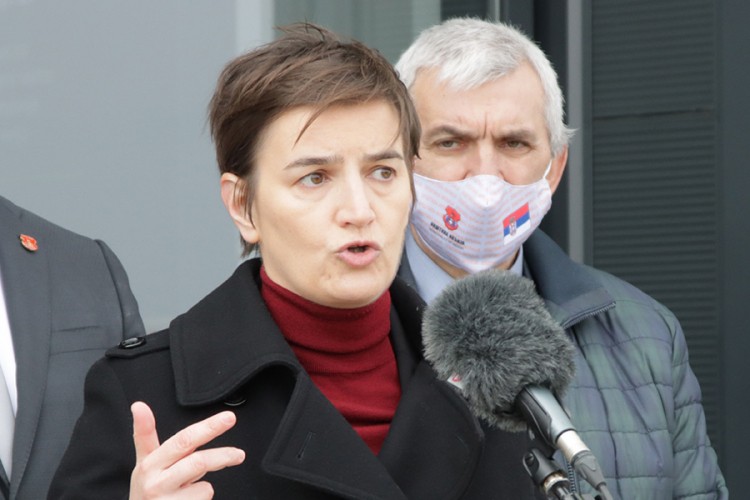 Brnabić: Ne razmišljamo o obaveznoj vakcinaciji