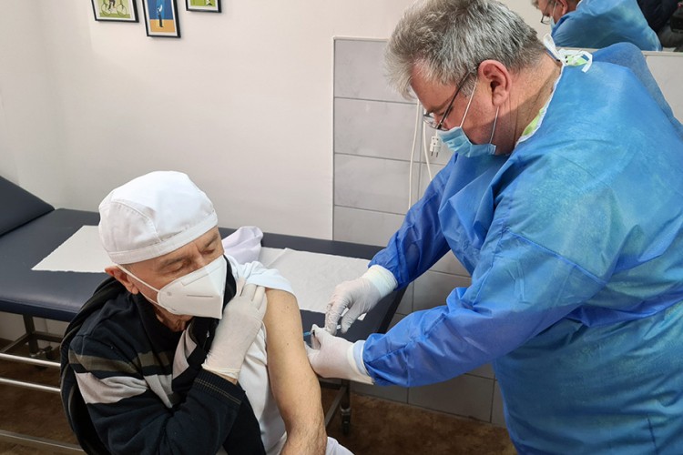 U dobojskom Domu zdravlja počela vakcinacija zdravstvenih radnika