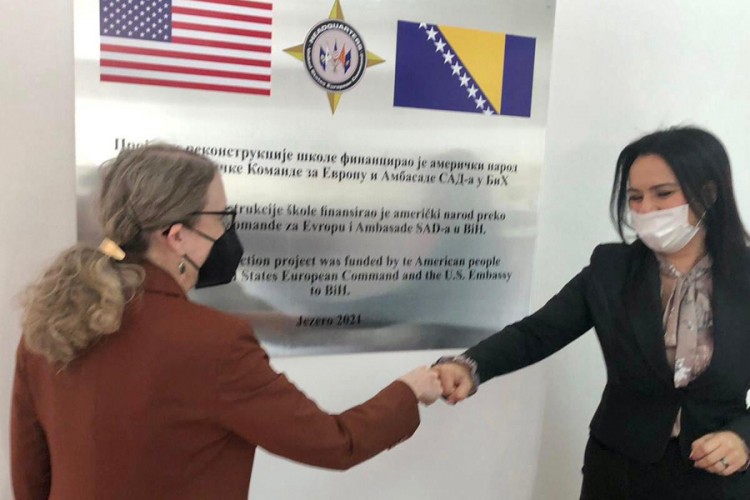 Nastavlja se saradnja Jezera i Ambasade SAD: završena rekonstrukcija škole
