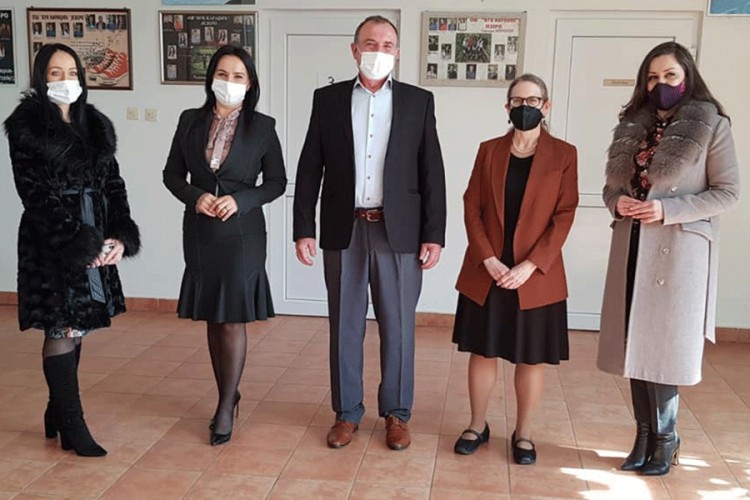 Zahvaljujući Ambasadi SAD obnovljena škola "Vuk Karadžić" u Jezeru