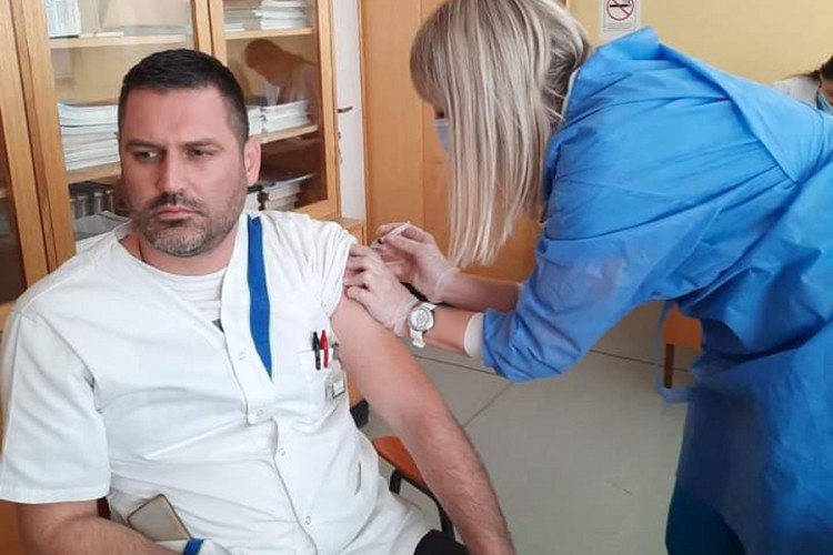 Revakcinacija zdravstvenih radnika u Trebinju