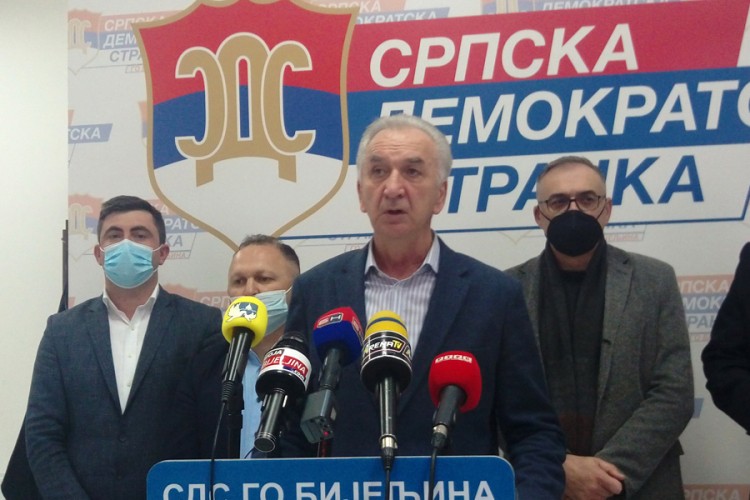 SDS: Sjednica u Bijeljini, znak podrške mladom gradonačelniku