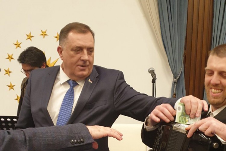 Dodik i Erdoan novcem "kitili" muzičare u Ankari