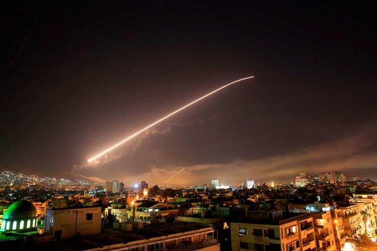 Eksplozije odjeknule Damaskom, PVO oborio izraelske rakete