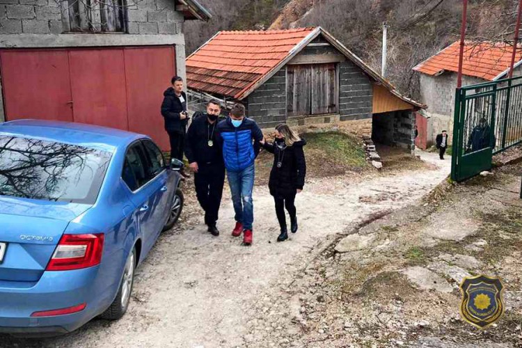 Terete ga da je od djevojčica tražio slike na kojima su gole