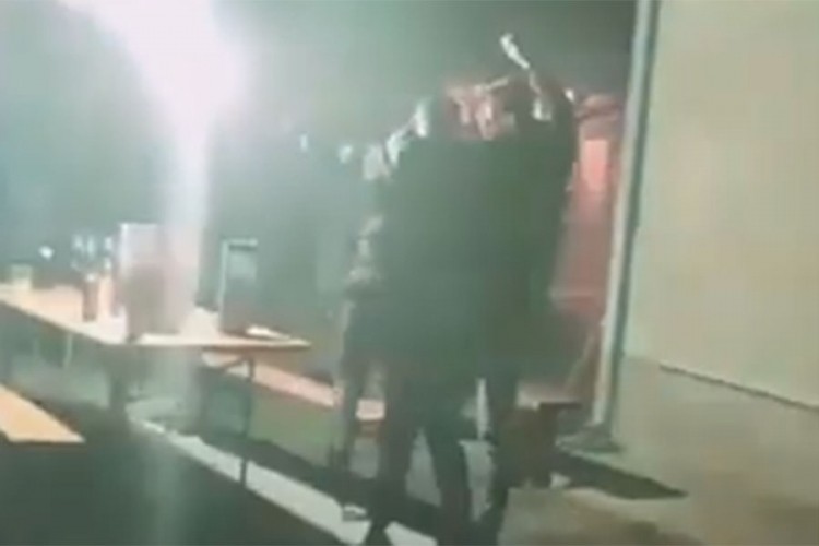 Zanijeli se uz hit Miroslava Ilića, pa umjesto vina popili patos
