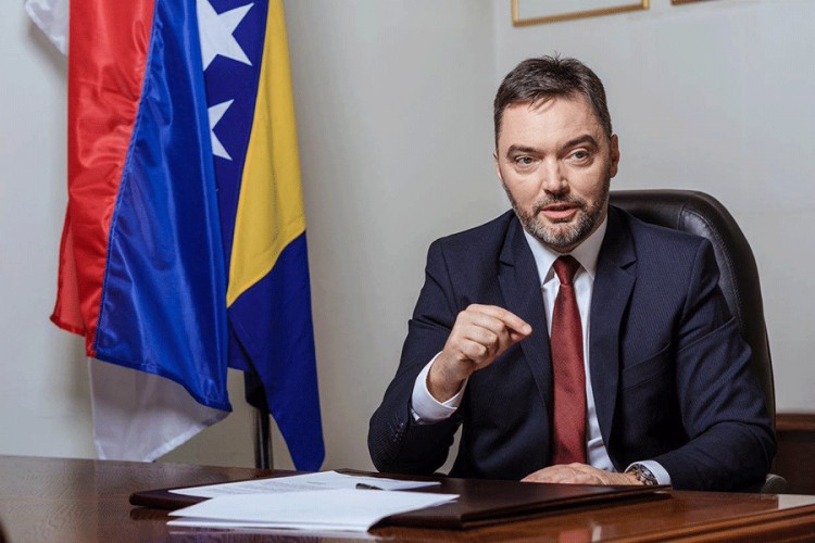Košarac: Izgled oznake "Safe Travel" nije prihvatljiv za RS