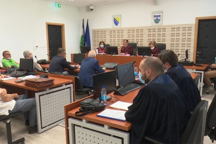 Zbog mita kažnjeni zatvorom i oduzimanjem imovine