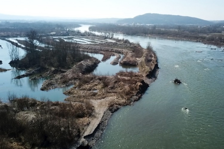 Zbog šljunka devastirana obala Bosne