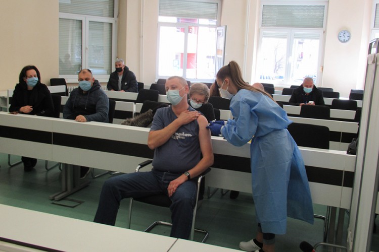 Nastavljena vakcinacija roditelja djece sa poteškoćama i hroničnim oboljenjima
