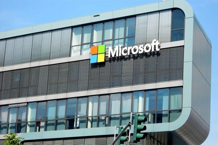 Microsoft se ponovo razmahao, kupuje Discord