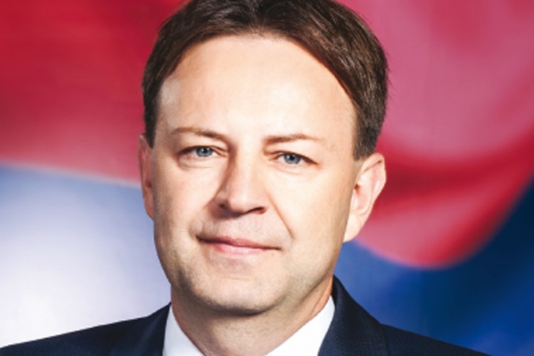 Načelnik Kozarske Dubice pomaže kolegama u Domu zdravlja