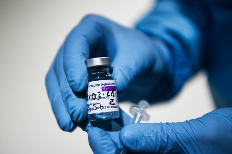 Indija privremeno obustavlja izvoz AstraZeneca vakcina