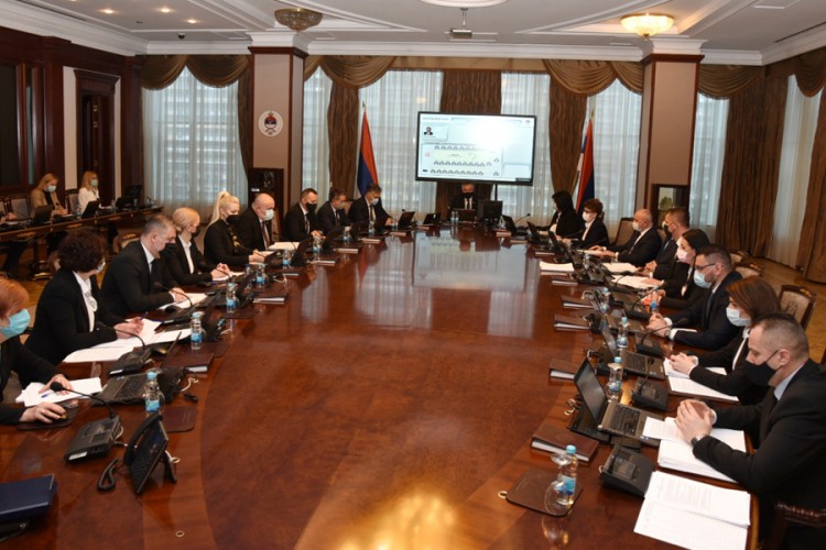 Vlada RS zaposlenima u organima uprave preporučuje rad od kuće