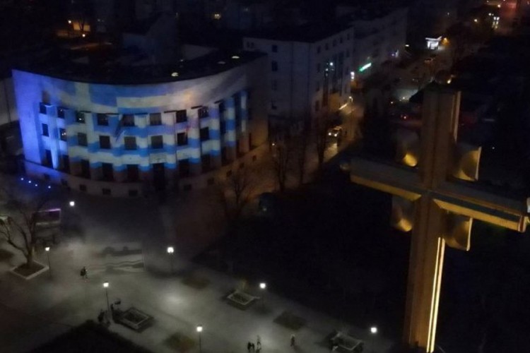 Palata Republike u bojama grčke zastave