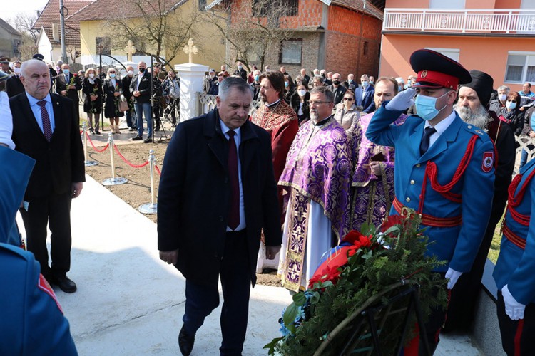 Višković u Sijekovcu: Srpska brani istinu o stradaju Srba