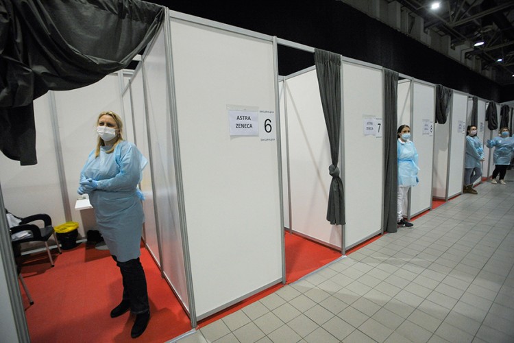 AP: Srbija ima obilje vakcina, kod susjeda nestašica