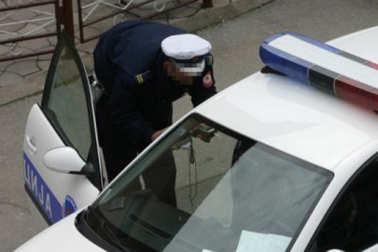 Policajci i mašinovođa spriječili ženu da se ubije
