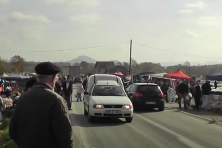 Uprkos mjerama, na pijaci u Osmacima 2.000 ljudi