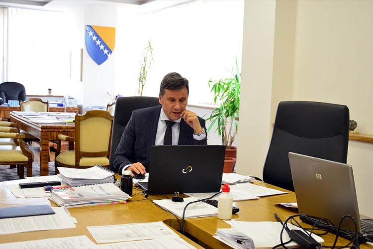 Novalić: Vlada na nabavci vakcina radi 24 časa dnevno