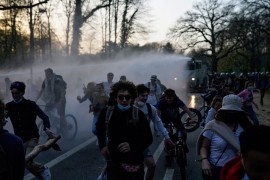 Protesti u Briselu, vodeni topovi i policija na konjima, ima ...
