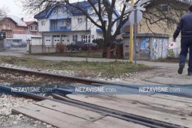 Tragedija u Doboju, u sudaru automobila i voza poginula jedna osoba