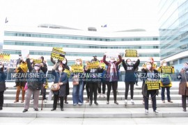 Poruke sa protesta u Sarajevu: Smijenićemo vas, hvala Srbiji