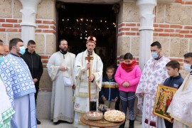 Vladika Dimitrije pozvao narod da se čuvaju i mole za oboljele