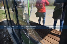 Razbijena stakla na pametnom stajalištu u Banjaluci