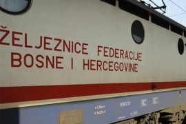Jedna osoba poginula u sudaru auta i voza kod Živinica