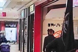 Tržnim centrom u Splitu hodao sa zastavom sa ustaškim pozdravom