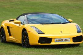 Youtuber pokušao jednim Lamborghinijem preskočiti drugi