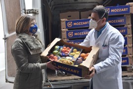 Mozzart podržao UKC RS - donirali voće i sokove herojima u bijelim ...