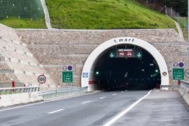 Vozila kontra stranom na auto-putu, policija na nogama, zatvoren tunel