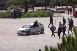Divljao autom na pješačkoj zoni, "kung-fu" šetač ga brutalno kaznio
