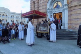 Vladika Jefrem predvodio večernje bogosluženje u Sabornom hramu