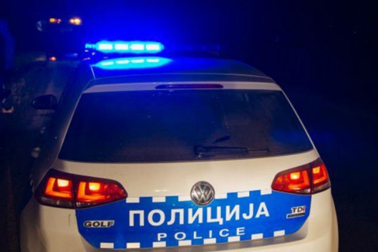 Osumnjičeni da su maloljetnicu nasilno ugurali u automobil