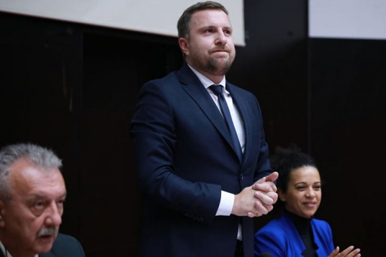 Skaki i još četvorici oduzeti telefoni radi istrage