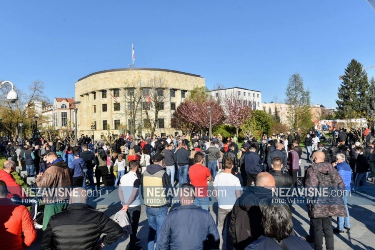 Protesti u Banjaluci: Ugostitelji i vlasnici fitnes centara nezadovoljni odlukom Republičkog štaba